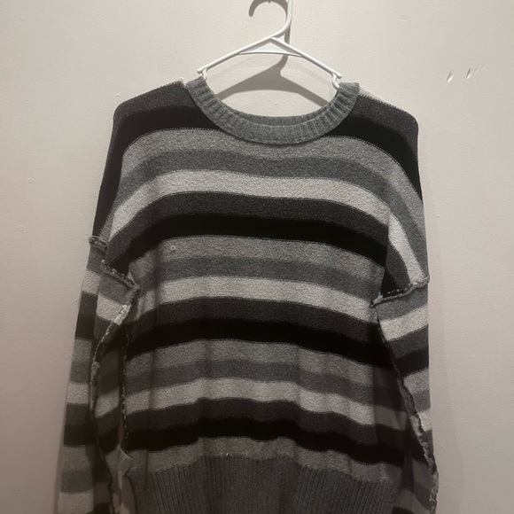 Sweaters - Picture 3 of 6